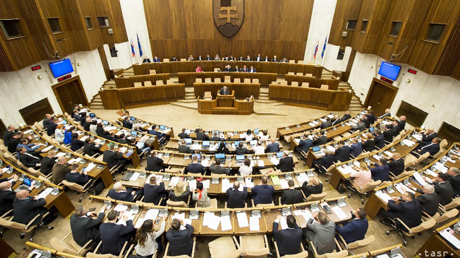 Parlament schválil efektívnejšie duálne vzdelávanie