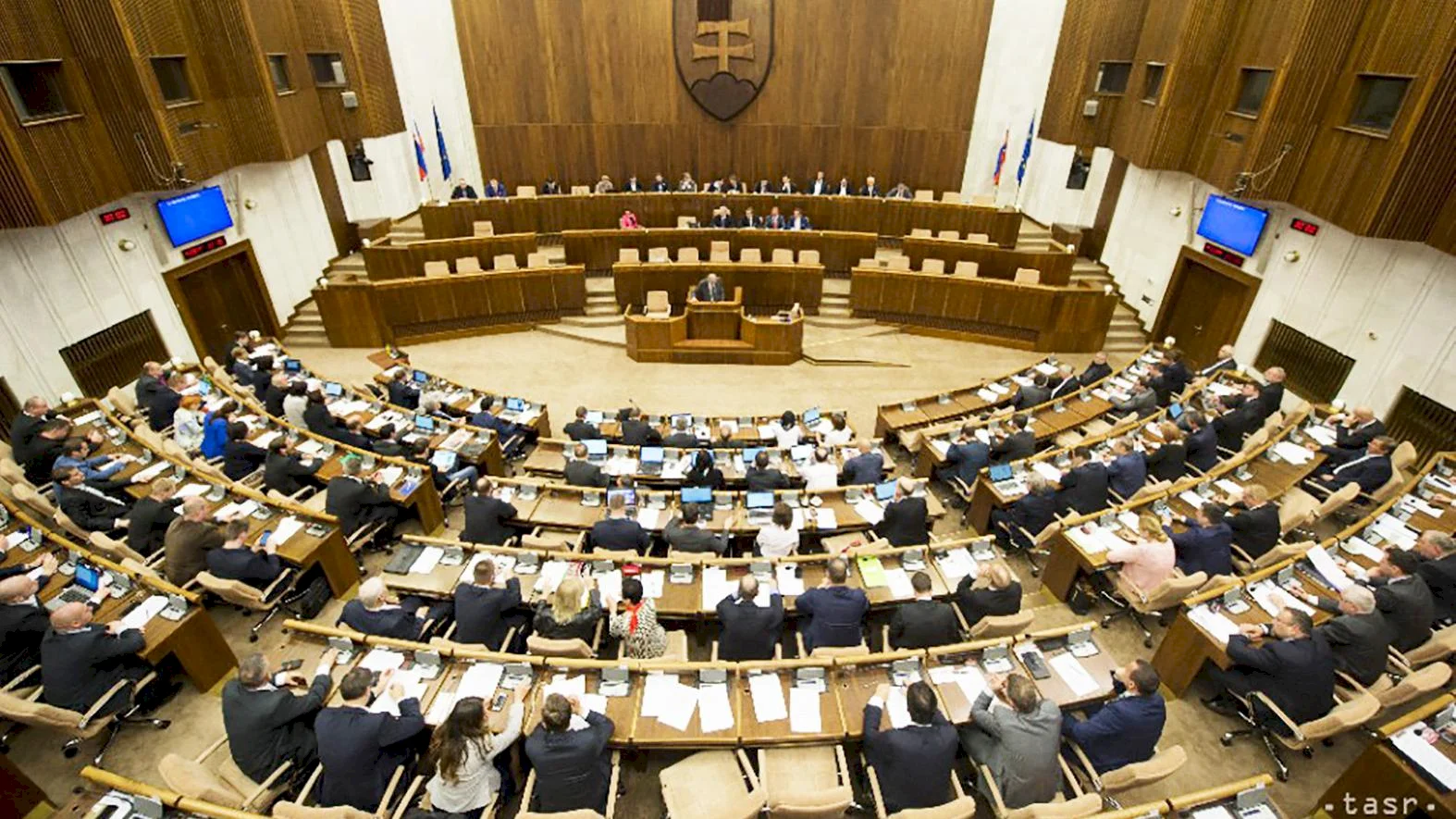 Parlament schválil efektívnejšie duálne vzdelávanie