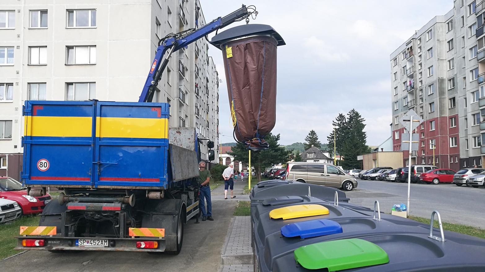 Stropkov uviedol do prevádzky prvé polopodzemné stojiská s online kontrolou