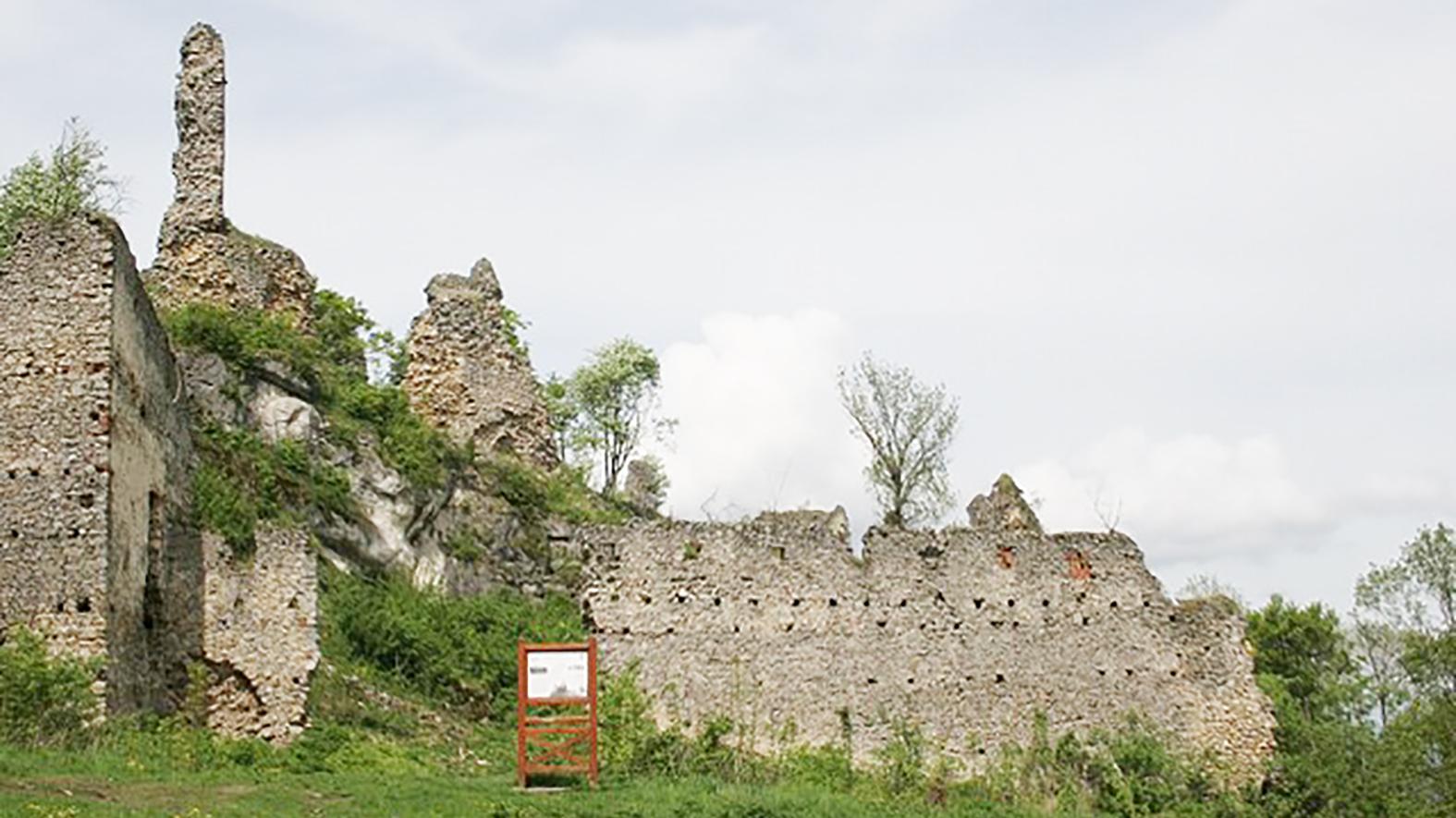 Mládežníci zachraňujú hrad Korlátka