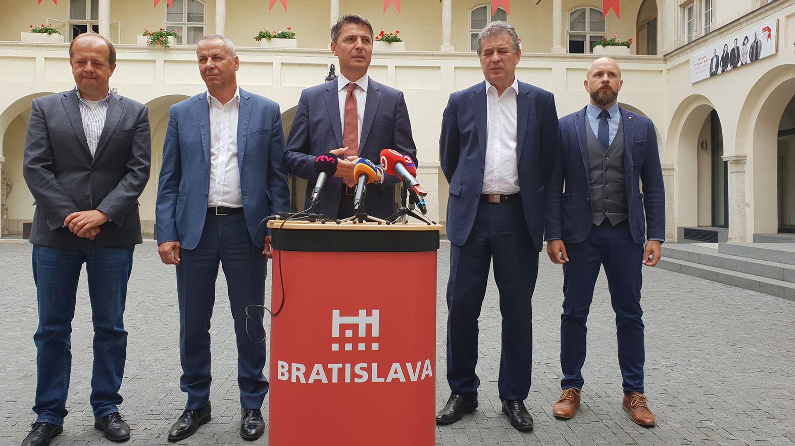 Primátori krajských miest sa dohodli na postupe ohľadom chodníkového zákona