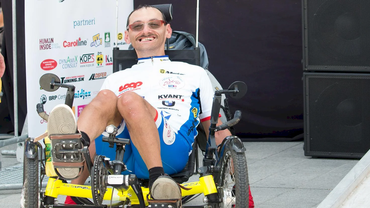 Cyklista s detskou mozgovou obrnou Peter Káčer zbiera peniaze pre iných