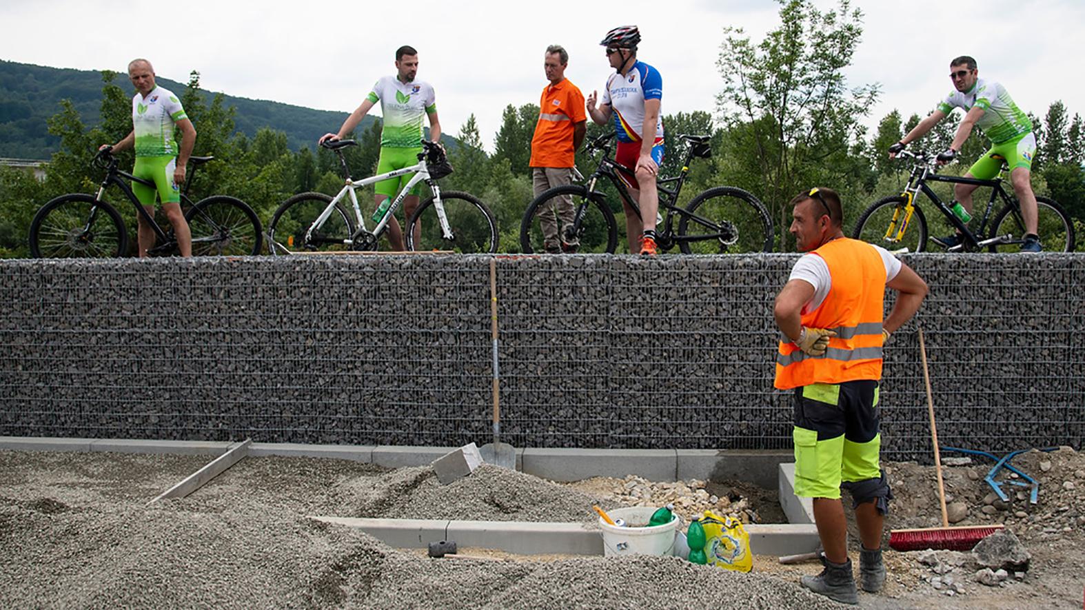 Po cyklotrase medzi Púchovom a Nimnicou, sa cyklisti prevezú už toto leto