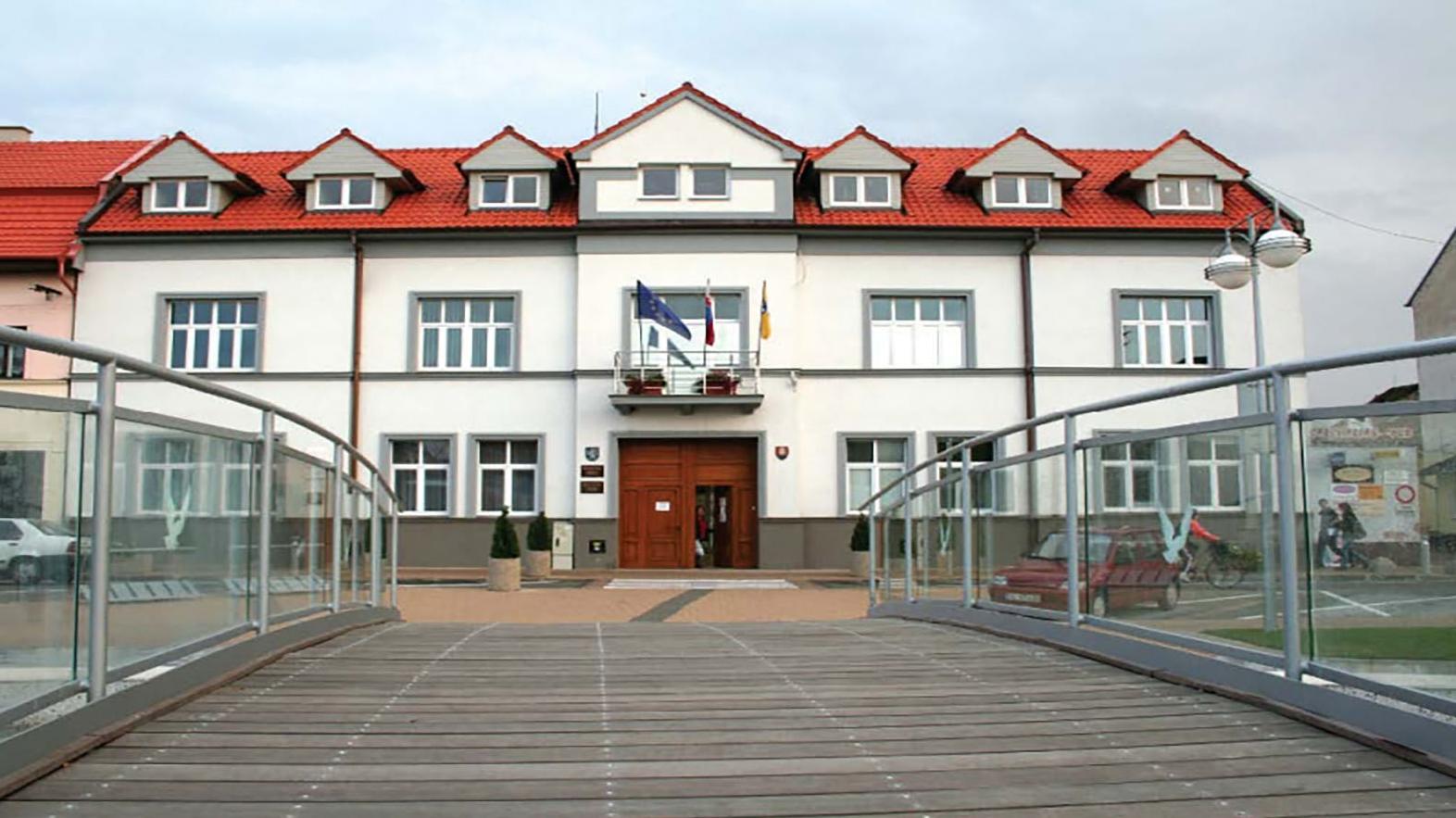 Mesto vyhlásilo súťaž návrhov na rozšírenie mestského úradu