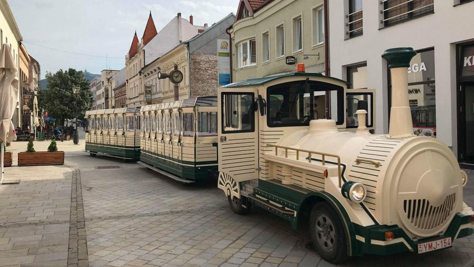 Turistický vláčik bude voziť ľudí aj k Zoborskému kláštoru