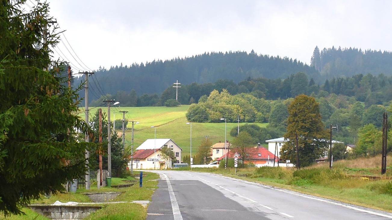 Vo Vysokej nad Kysucou stojí monumentálny dvojkríž