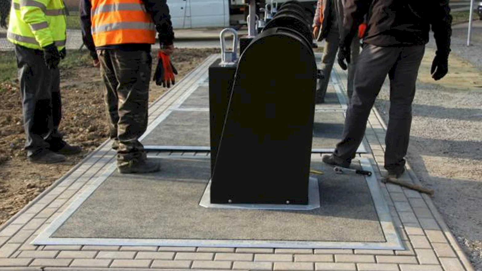 Prievidza začala s realizáciou pilotného projektu podzemných kontajnerov