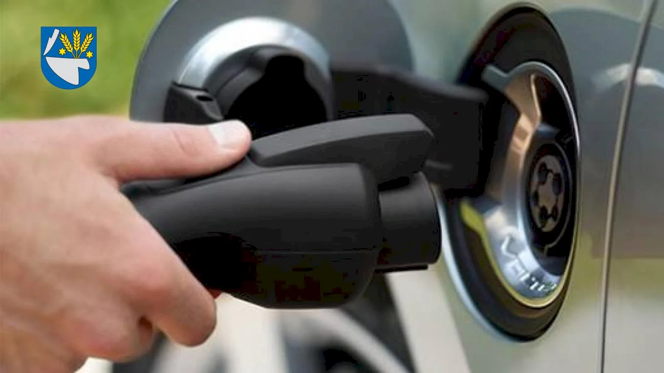 Trebišov získal dotáciu na zakúpenie elektromobilu pre mestskú políciu