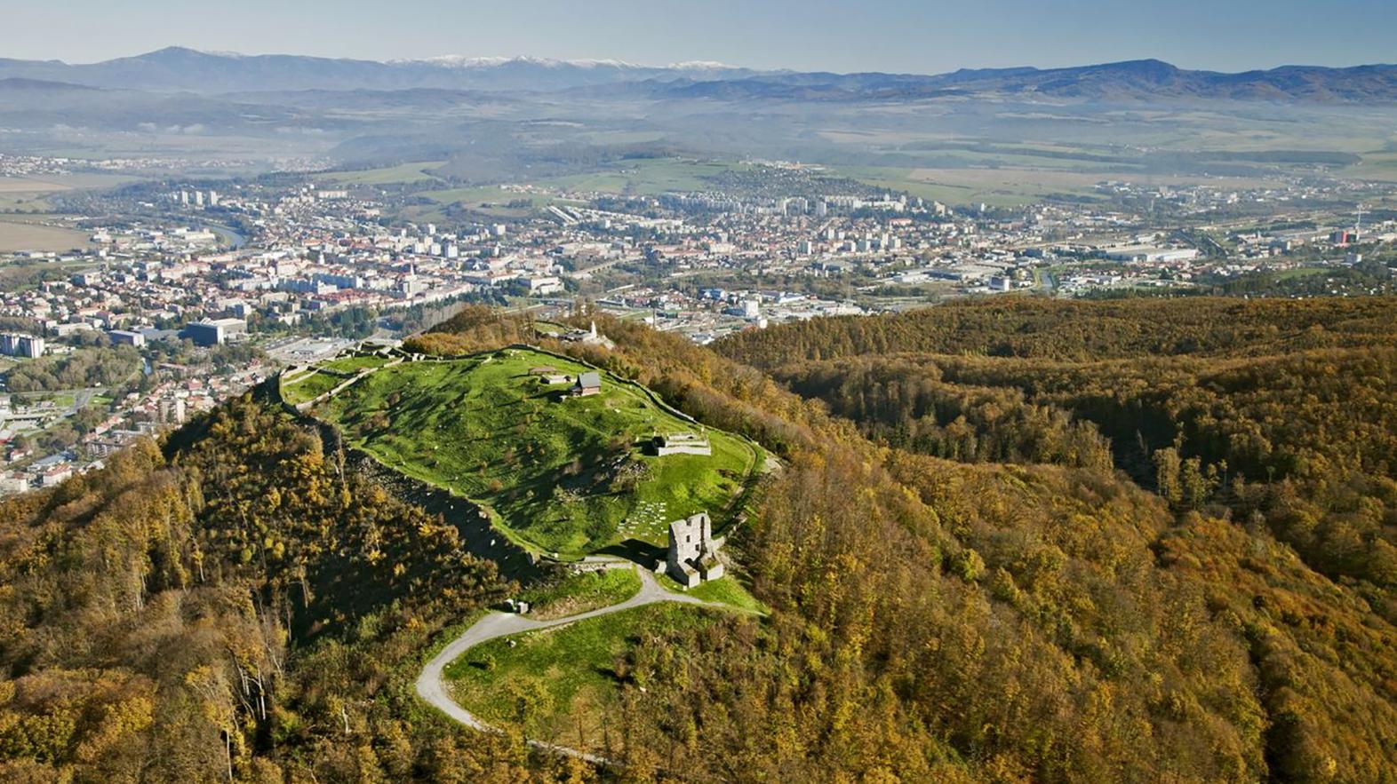 Najzaujímavejším objavom sezóny na Pustom hrade je ihlica z jantáru