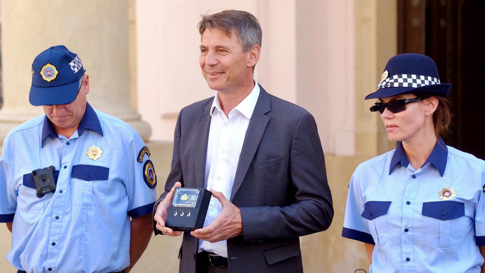 Mestskí policajti budú ako prví na Slovensku testovať kamery na uniformách