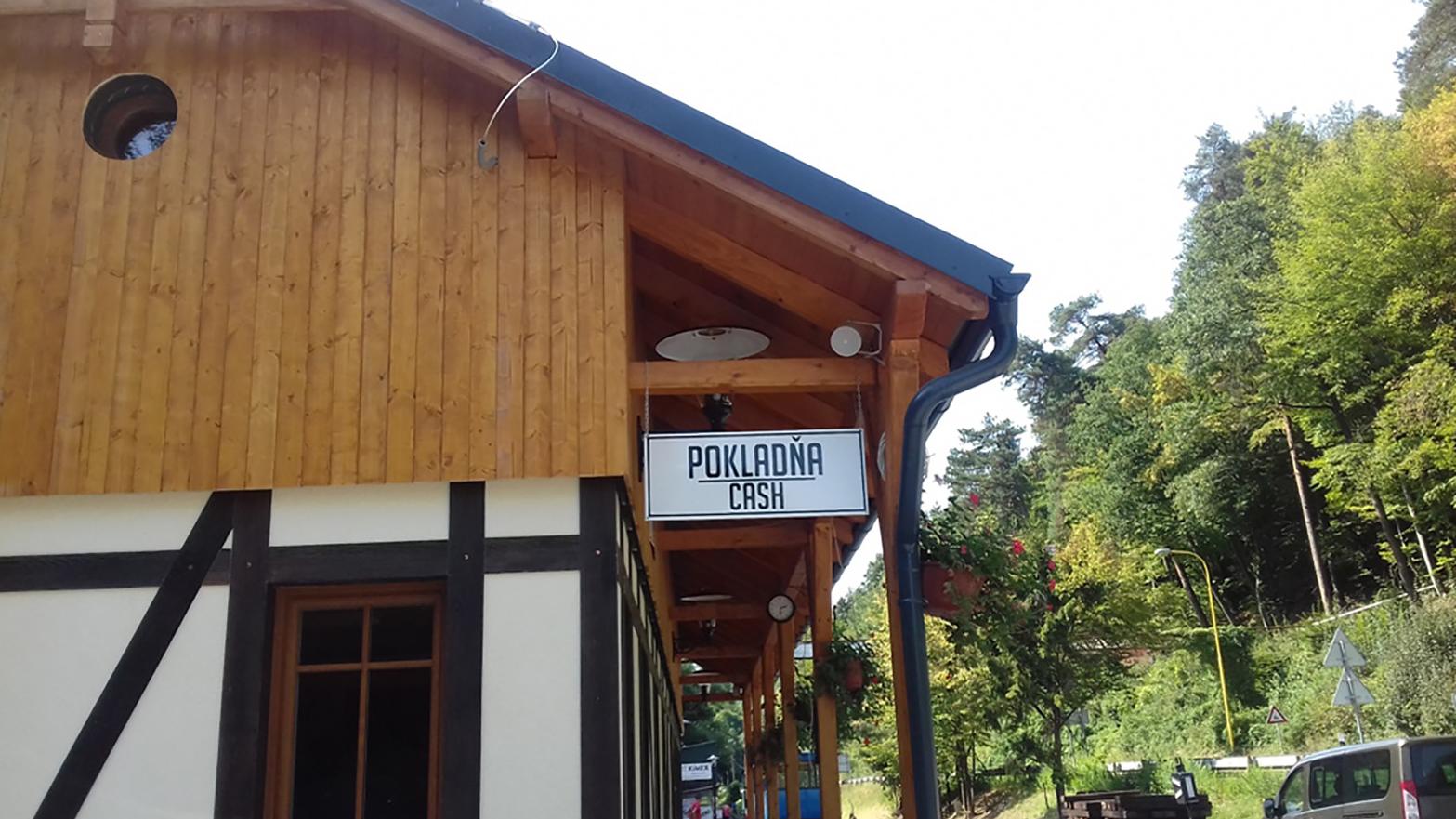 Staničná budova v Čemeli je dokončená