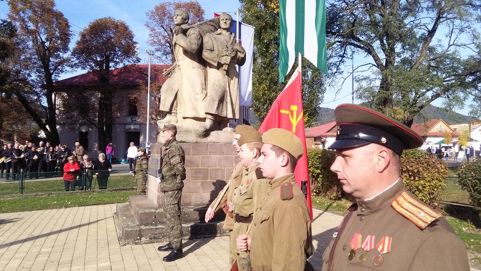 V Detve si pochodom pripomenuli jedinú partizánsku prehliadku