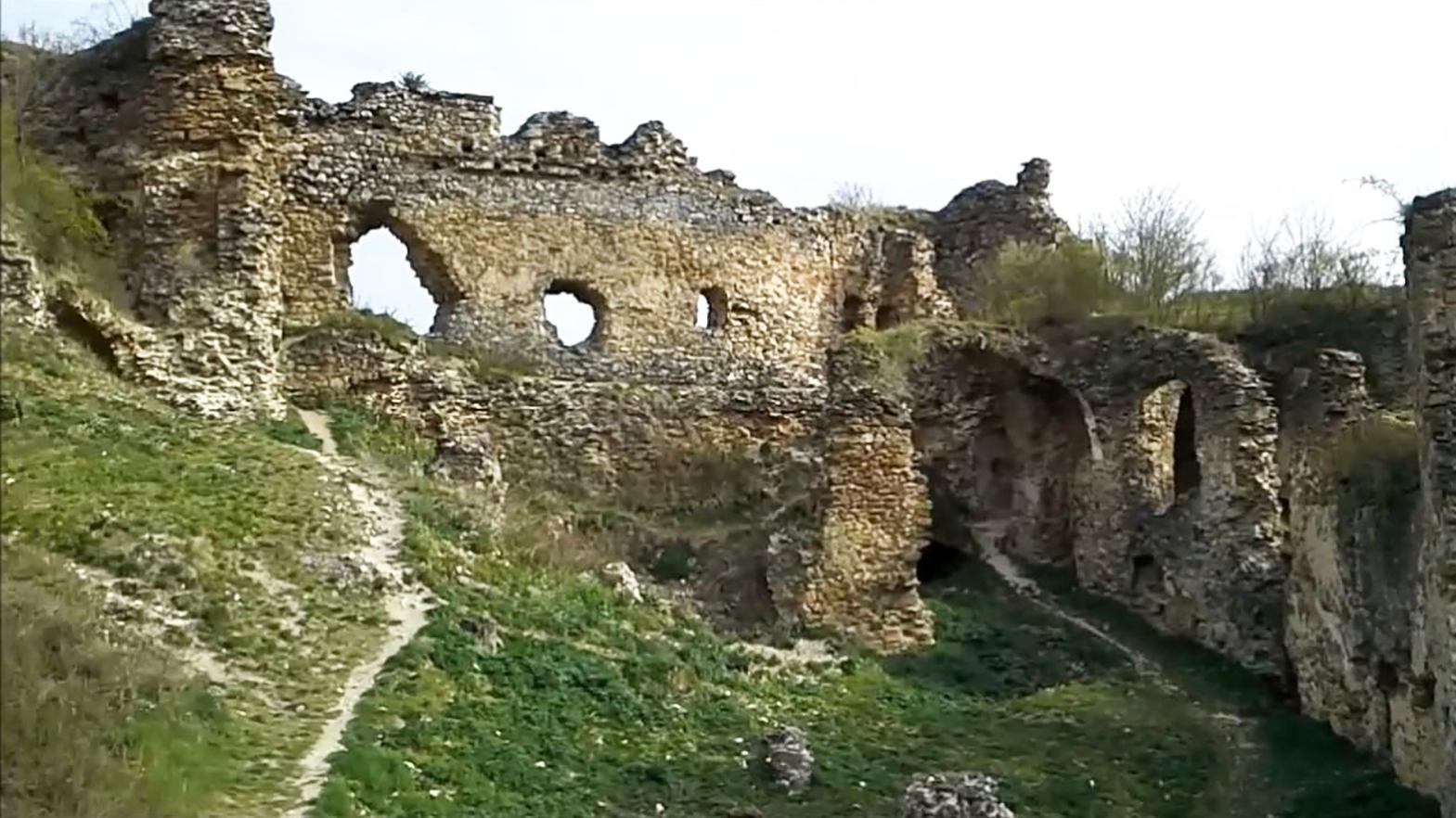 Archeologický výskum na hrade Čičva odhalil spojovaciu chodbu