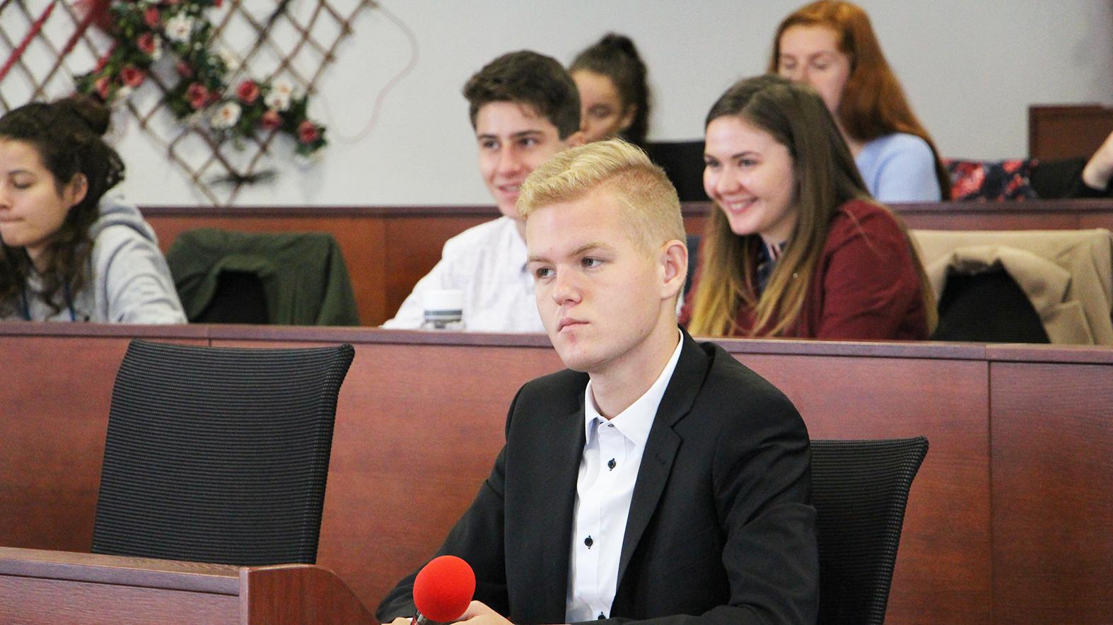 Trenčiansky samosprávny kraj oživil myšlienku Stredoškolského parlamentu. 