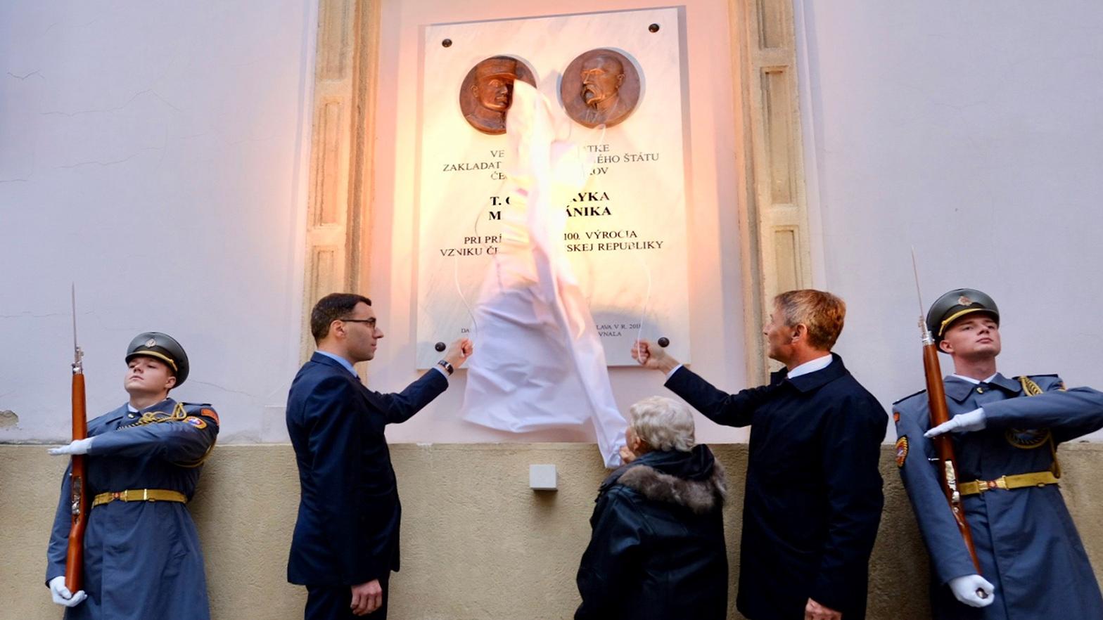 Na Primaciálnom paláci pribudla tabuľa venovaná zakladateľom Československa