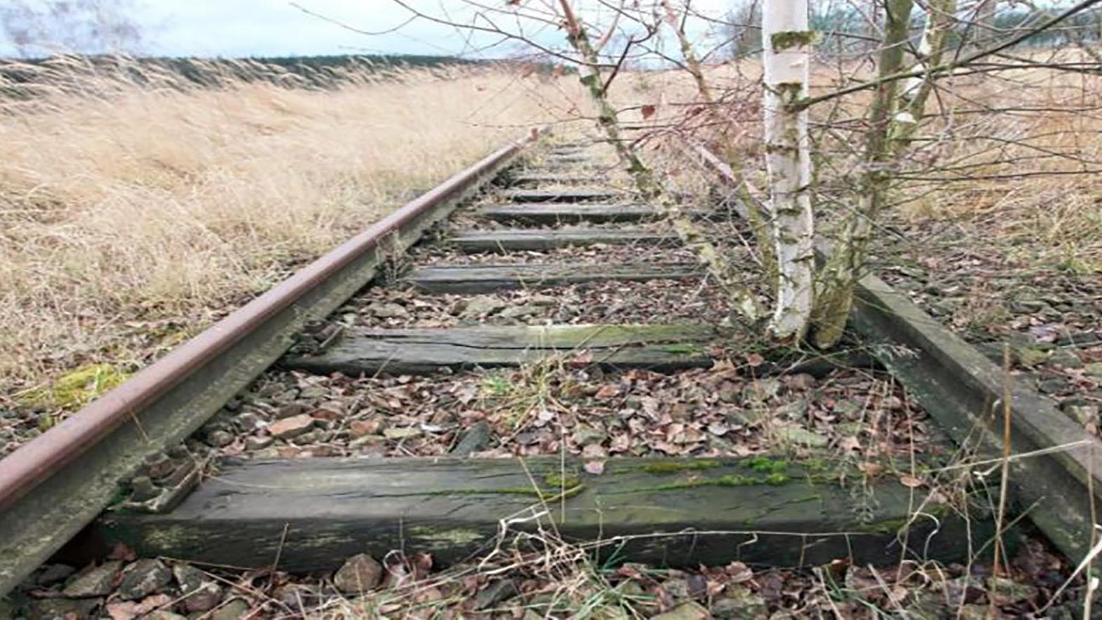 Nevyužívané železničné trate sa môžu prerábať na chodníky a cyklotrasy