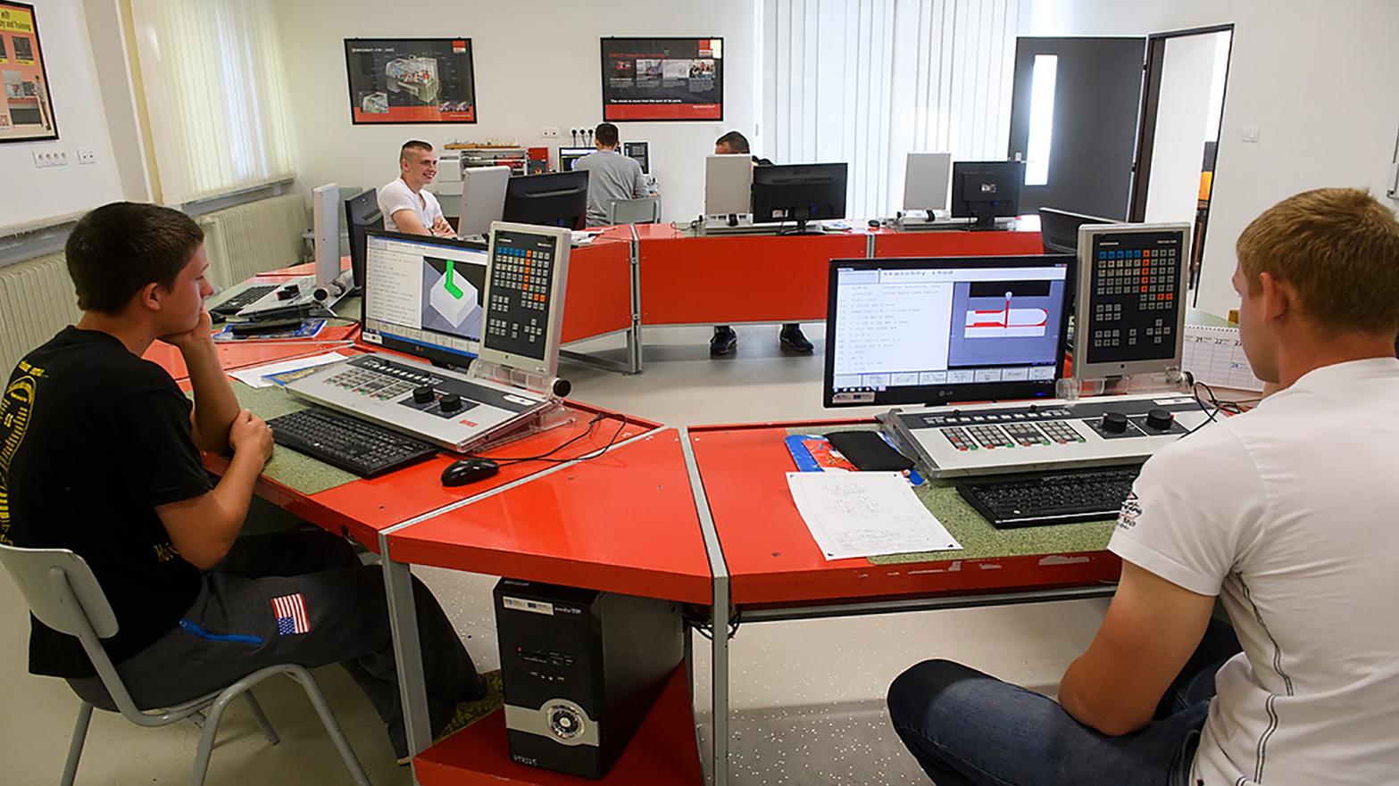 Dve najlepšie župné stredné školy v systéme duálneho vzdelávania hodnotili prvú