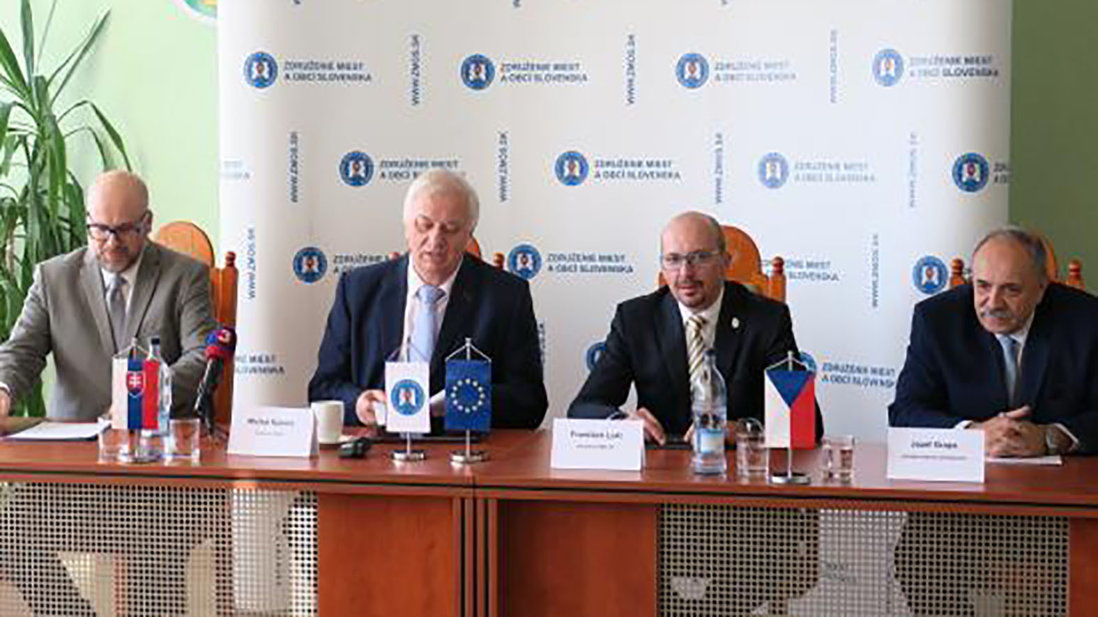 Spoločná bilancia komunálnych volieb na Slovensku a v Čechách