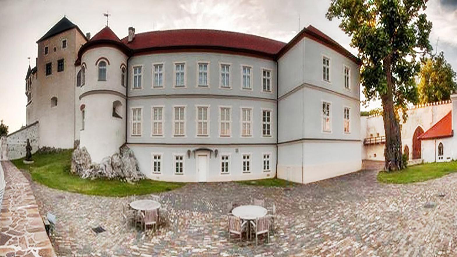 Hrad Ľupča má bielu pani a obec Slovenská Ľupča legendu o žene bez hlavy