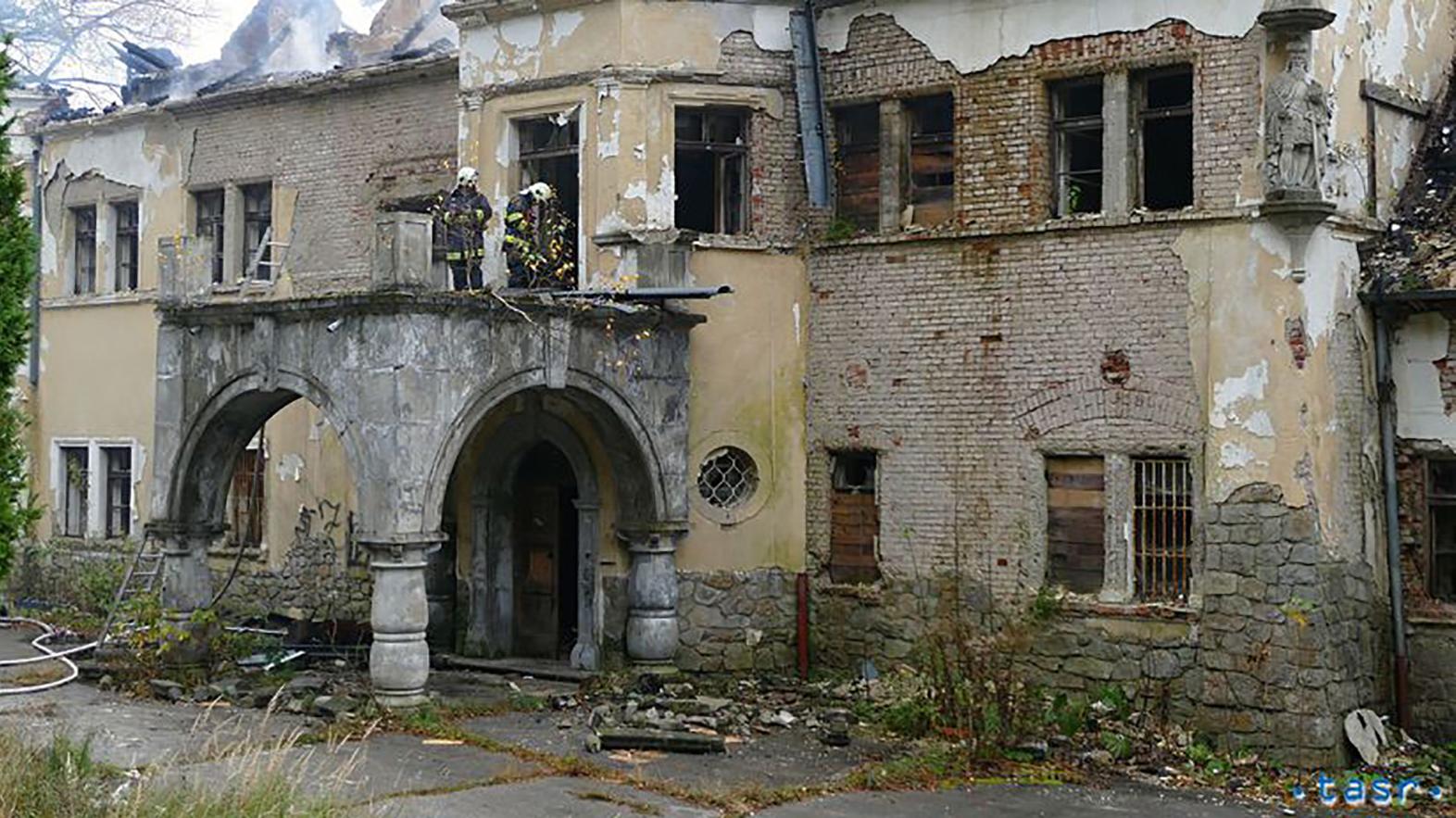 Signatári petície za záchranu Kuneradského zámku žiadajú vládu o pomoc