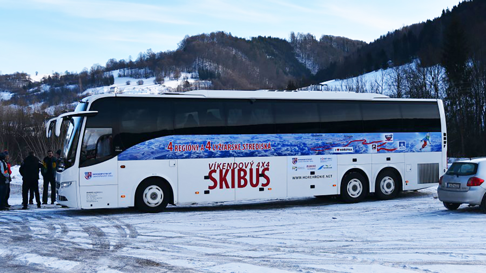 Víkendový skibus cez štyri turistické regióny