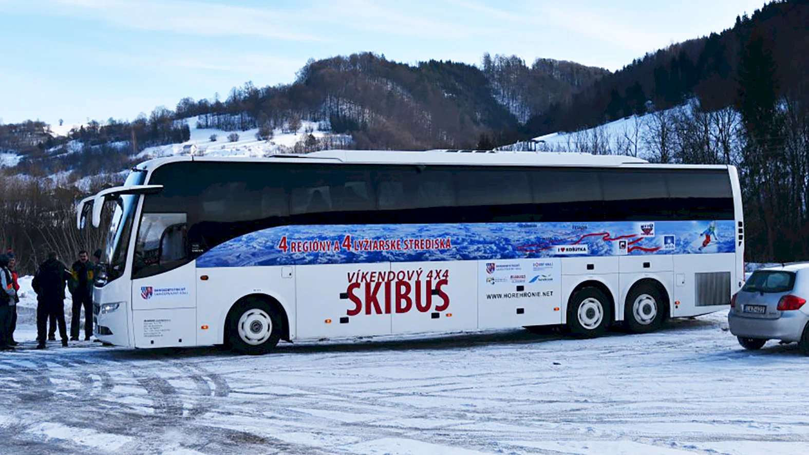 Víkendový skibus cez štyri turistické regióny
