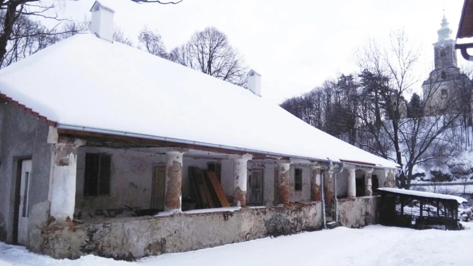 Fara A. Kmeťa má novú strechu, nasledovať by mal jej pamiatkový výskum