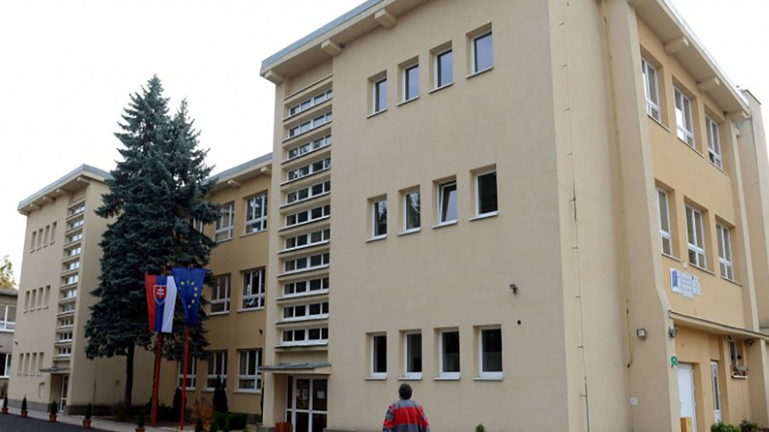 Základná škola má novú telocvičňu, postavil ju obecný podnik