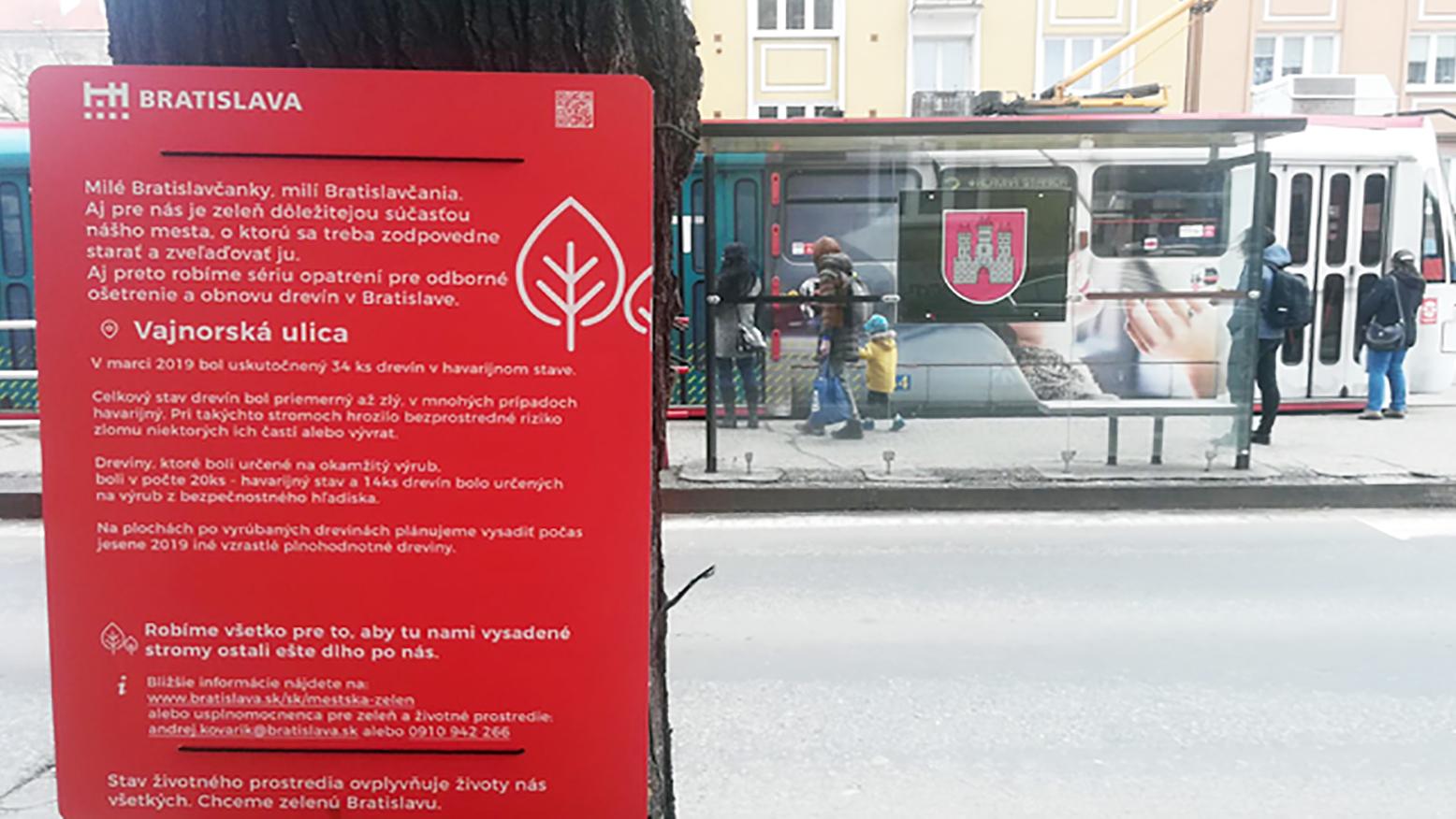 Mesto umiestňuje informačné tabule na miestach, kde bude rúbať zeleň