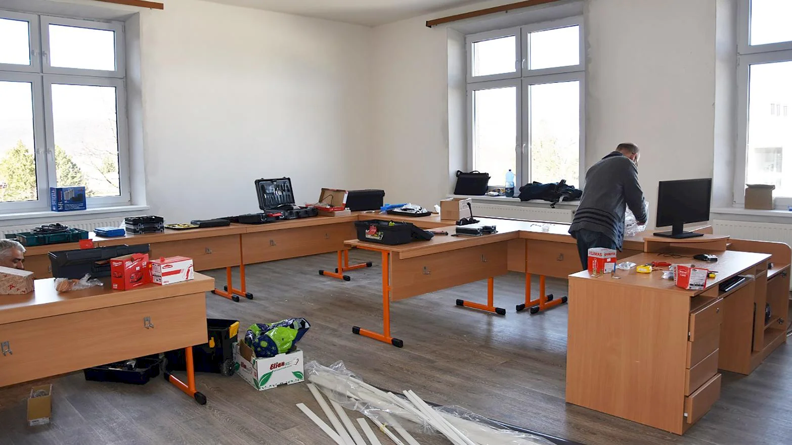 V školách BBSK začala plánovaná modernizácia učební a vybavenia