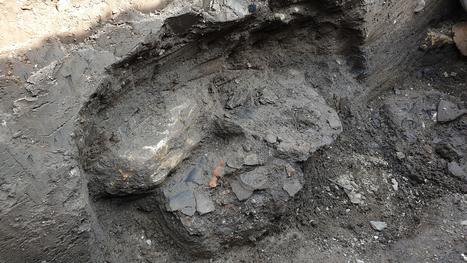 Pri záchrannom archeologickom výskume odkryli 17 žiarových hrobov