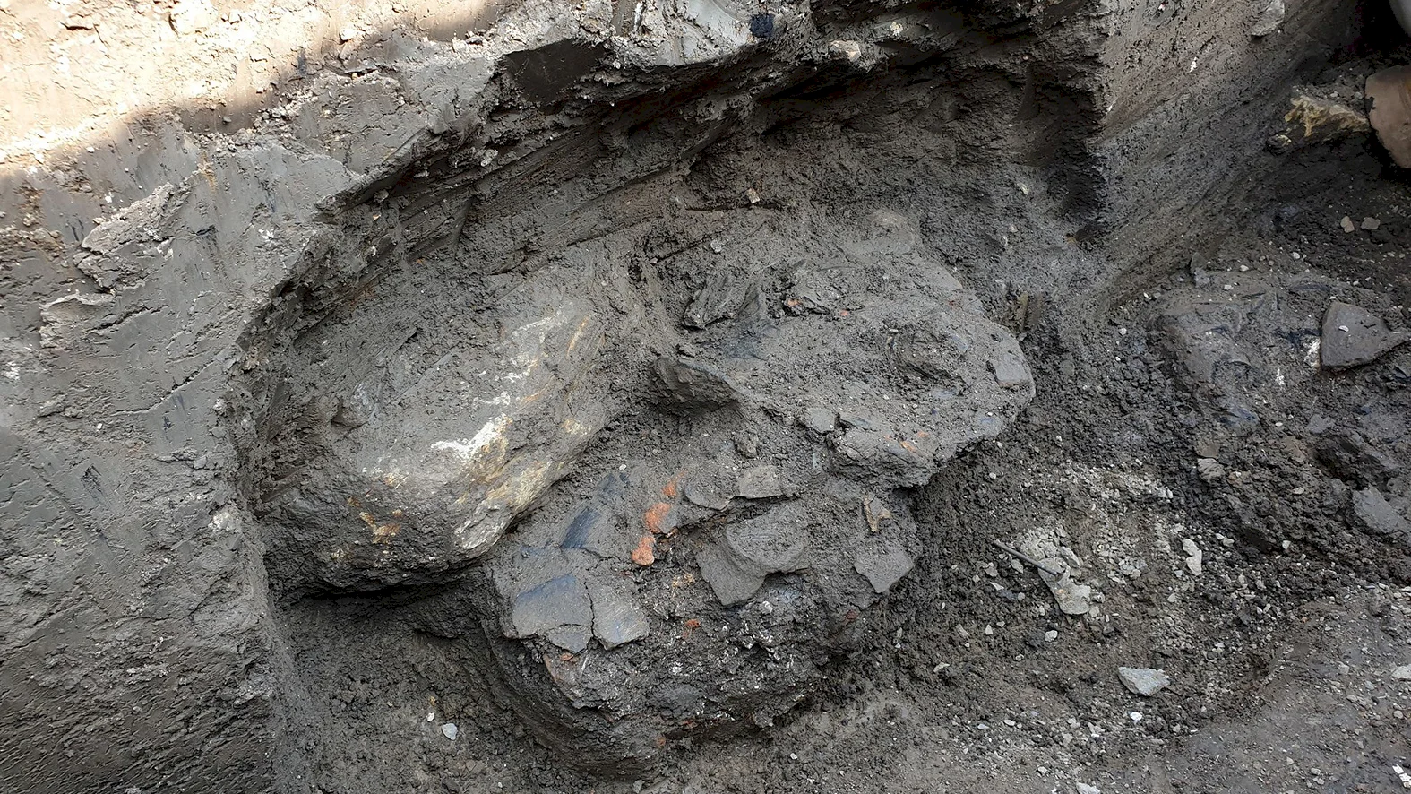 Pri záchrannom archeologickom výskume odkryli 17 žiarových hrobov