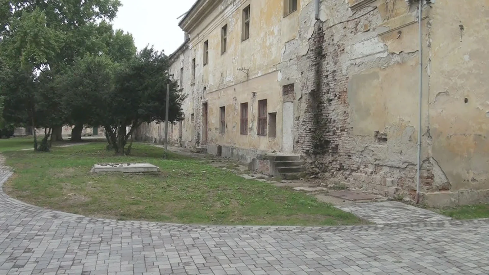Mesto vyhlásilo zbierku na štadión a chátrajúci kaštieľ
