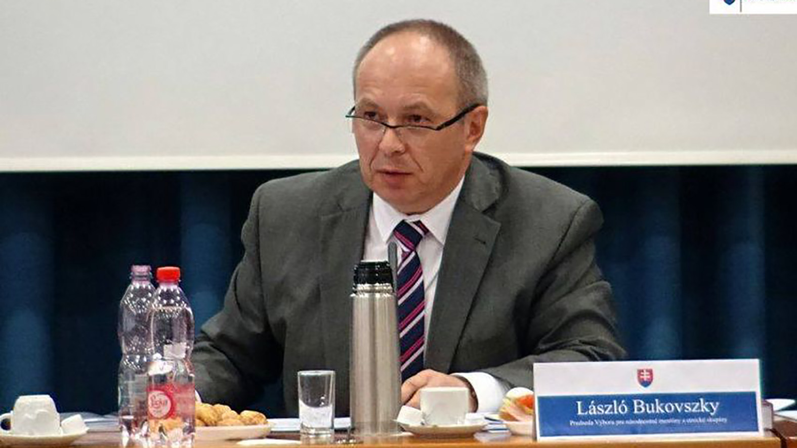 Štátni zamestnanci z vybraných okresov sa zdokonalia v maďarčine a rusínčine