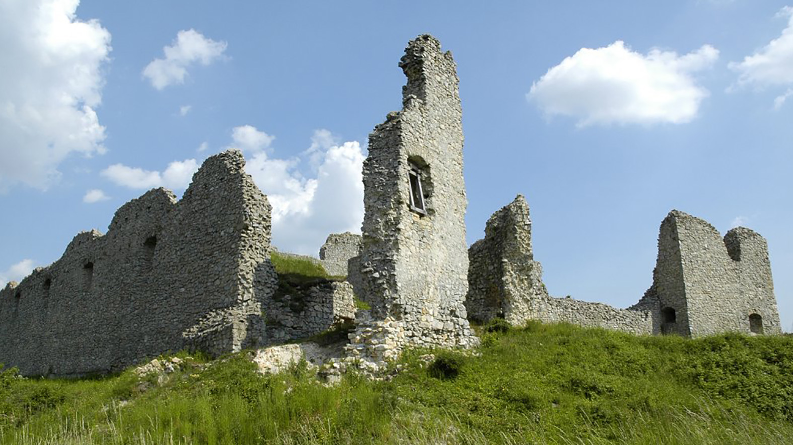 Obec získala NFP na architektonicko-historický výskum hradu Branč