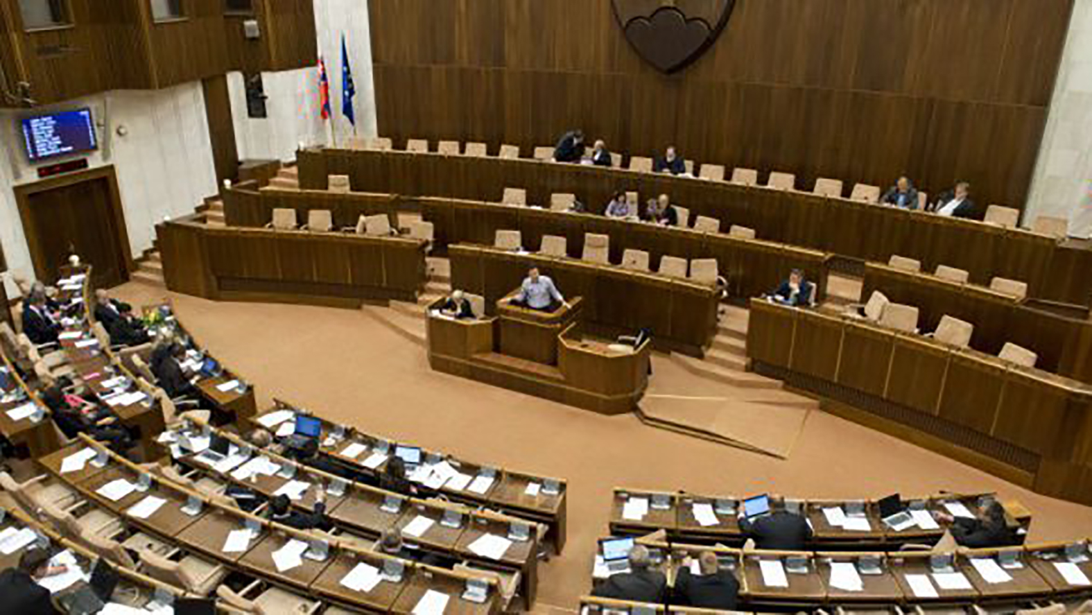 Opozícia kritizuje navrhované športové poukazy, SNS chce zdravú generáciu