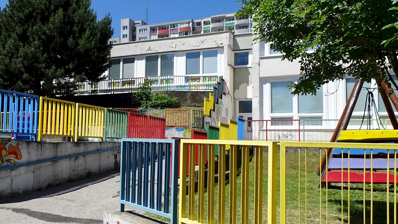 V Karlovej Vsi menia od septembra poplatky v škôlkach a školách