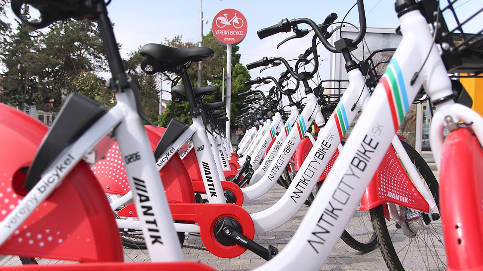 ANTIK Telecom a mesto Trebišov zavádzajú bikesharing