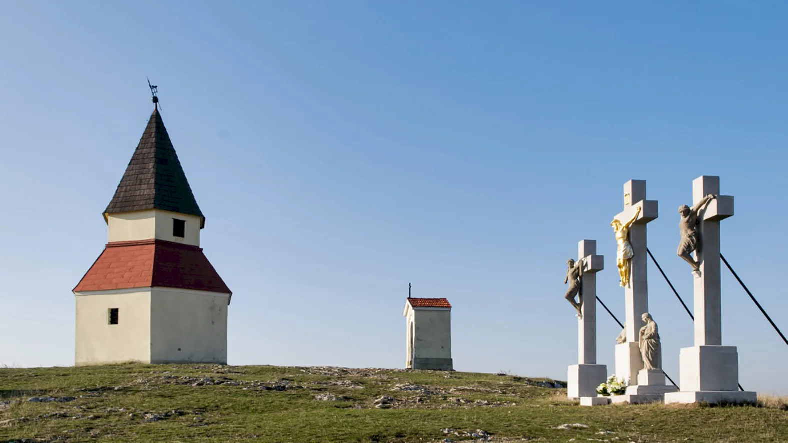 Veriaci sa zídu na tradičnej Mariánskej púti k Matke Božej