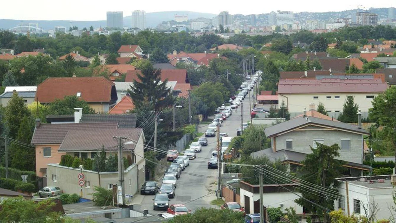 V bratislavskej Vrakuni vybudujú zhruba 120 parkovacích miest