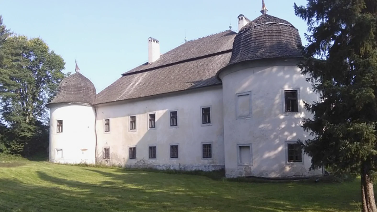Obec Ostrá Lúka predala kaštieľ, nový majiteľ chce doň vrátiť históriu