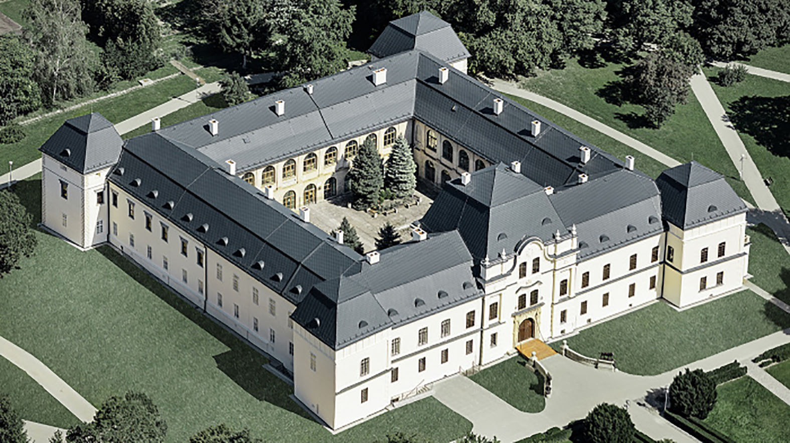 Nádvorie kaštieľa skrývalo prekvapenia, odhalila ich rekonštrukcia