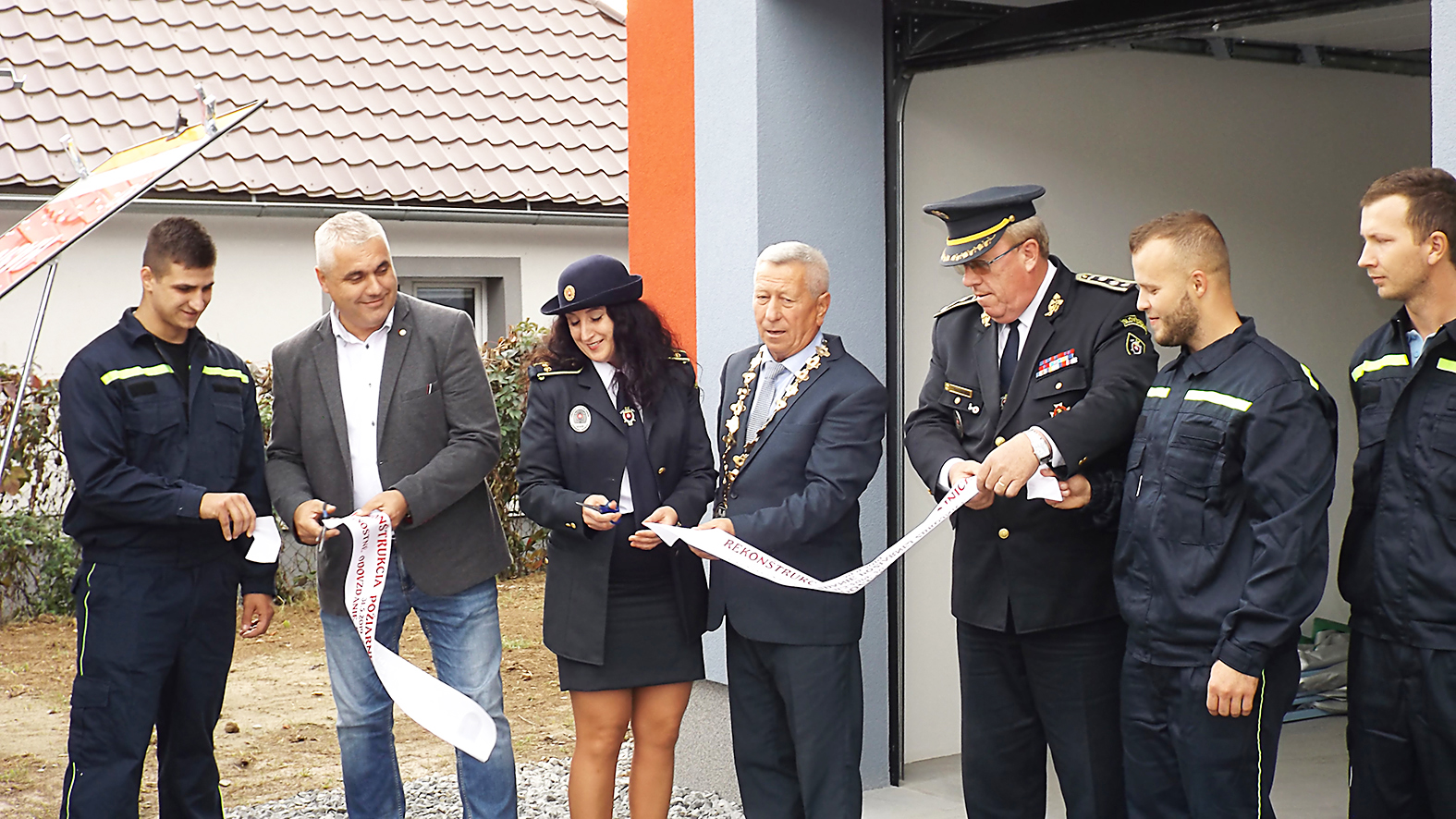 Vo Vyšnom Kazimíre oslávili novú požiarnu zbrojnicu aj tradičnou zabíjačkou