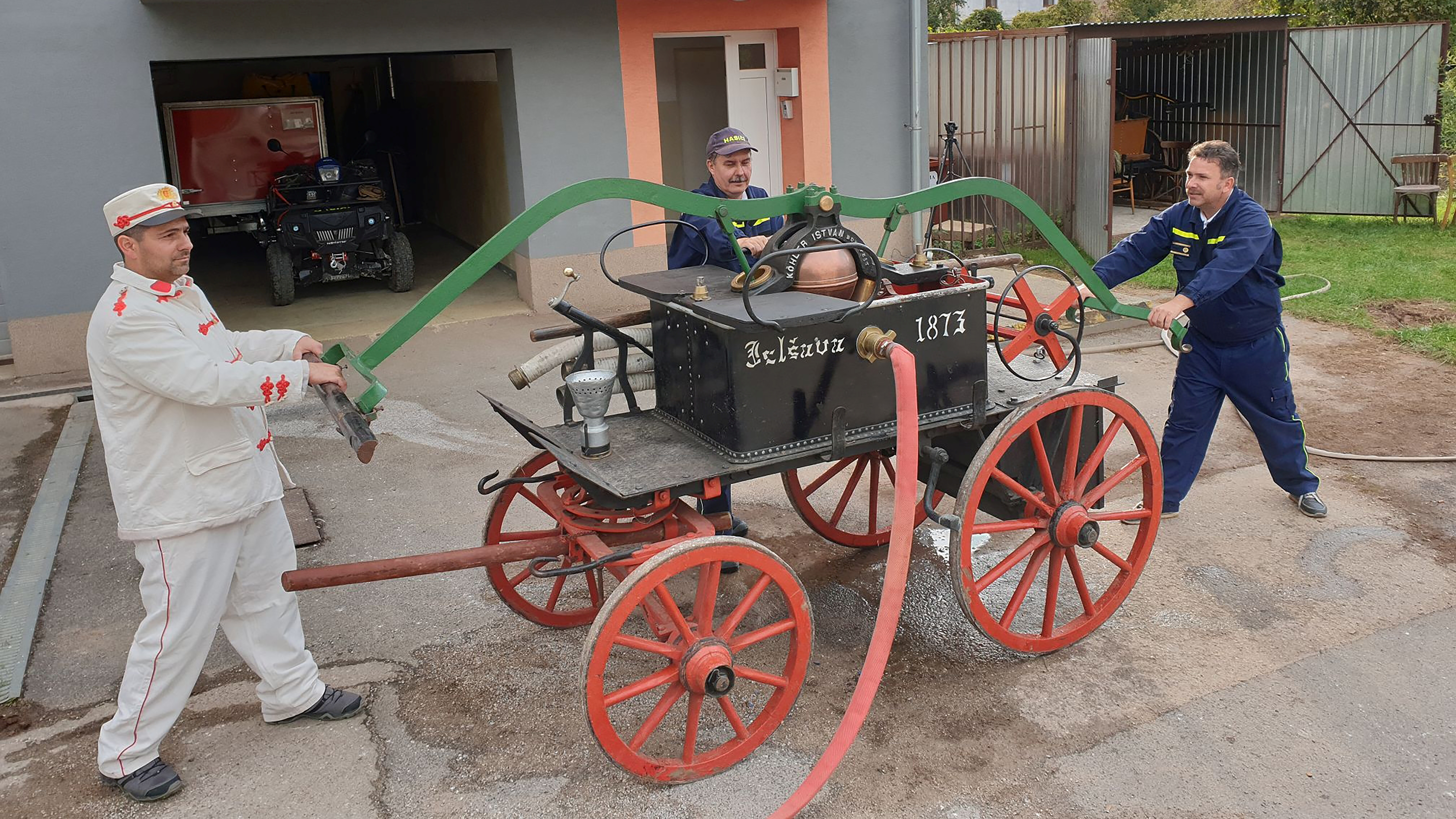 Jelšava má nevšednú zbierku historickej techniky i striekačku z r. 1900