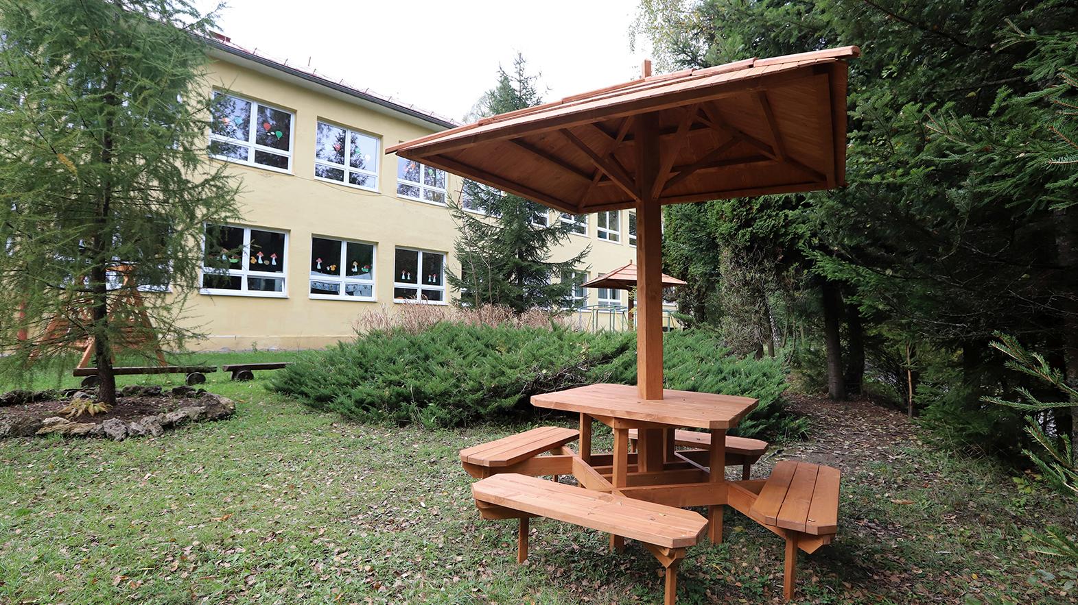 Deti majú školu v prírode počas celého roka a v zime si aj "zacvičia"