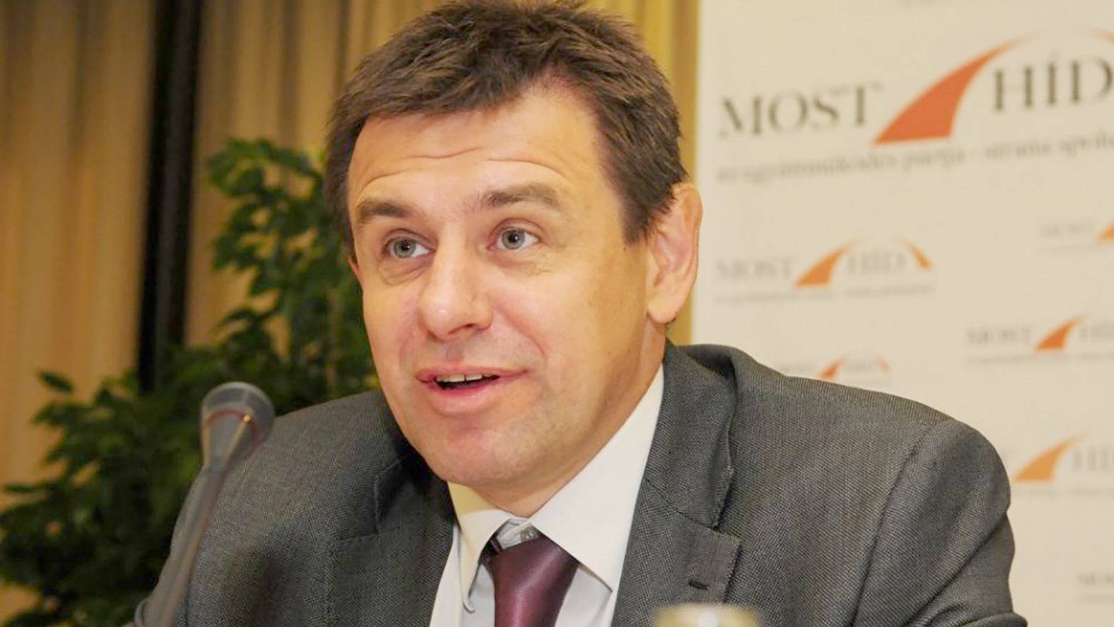 Plastové tašky by sa na Slovensku mohli úplne zakázať, avizoval L. Sólymos
