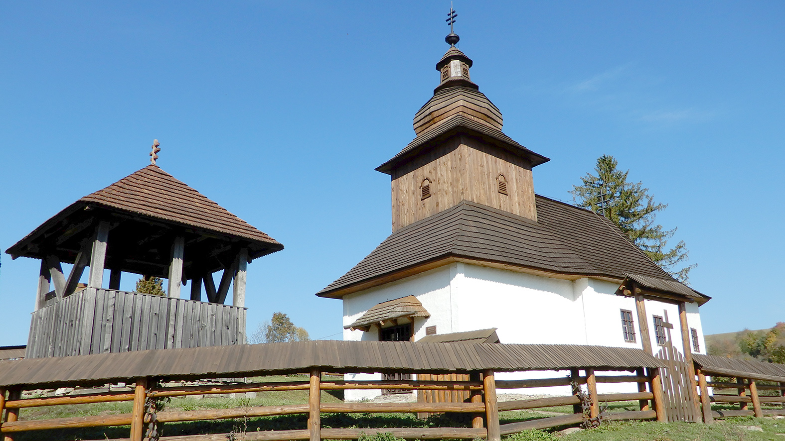 Kalná Roztoka: Miestny chrám je "v kožuchu"