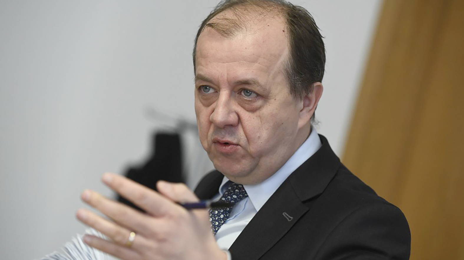 R. Rybníček: Niektoré kompetencie by mali zo štátu prejsť na územia a regióny