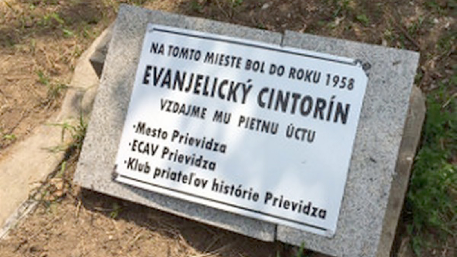 Pamiatka zosnulých po prvýkrát na obnovenom evanjelickom cintoríne