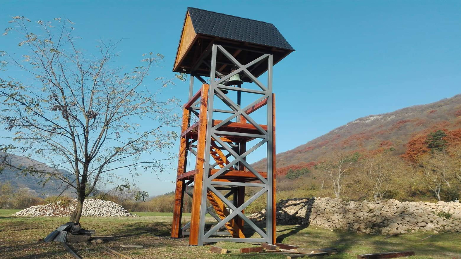 Na areál pri Gombaseckej jaskyni sa pozriete z novej vyhliadkovej veže